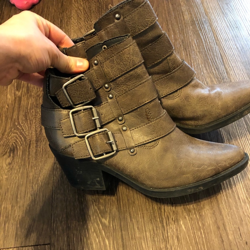 Heeled booties